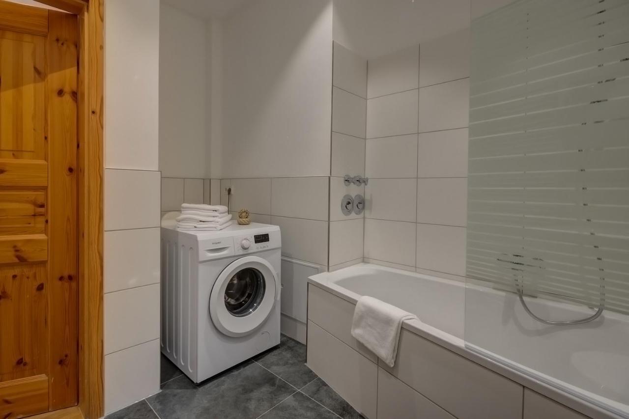 Kaza Guesthouse, Centrally Located 2 & 3 Bedroom Apartments In Augsburg Eksteriør bilde