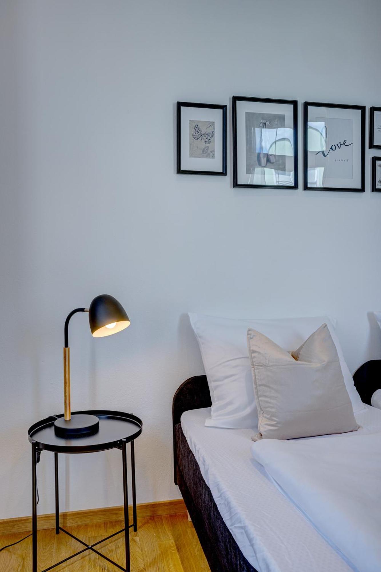 Kaza Guesthouse, Centrally Located 2 & 3 Bedroom Apartments In Augsburg Eksteriør bilde