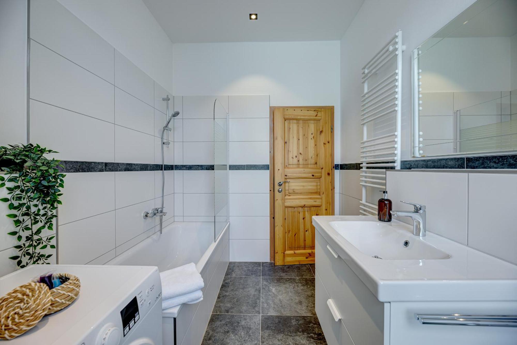 Kaza Guesthouse, Centrally Located 2 & 3 Bedroom Apartments In Augsburg Eksteriør bilde